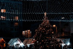 6 Hacks to Make Installing Christmas Lights on a House Easier